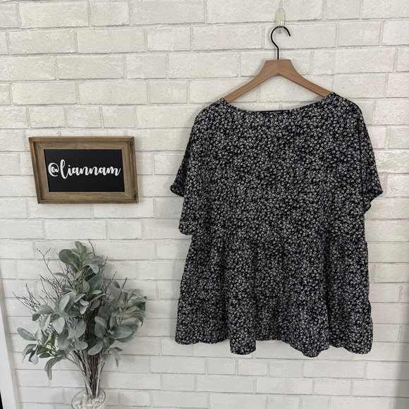 SHEIN Curve Tiered Floral Black Top - Picture 6 of 8